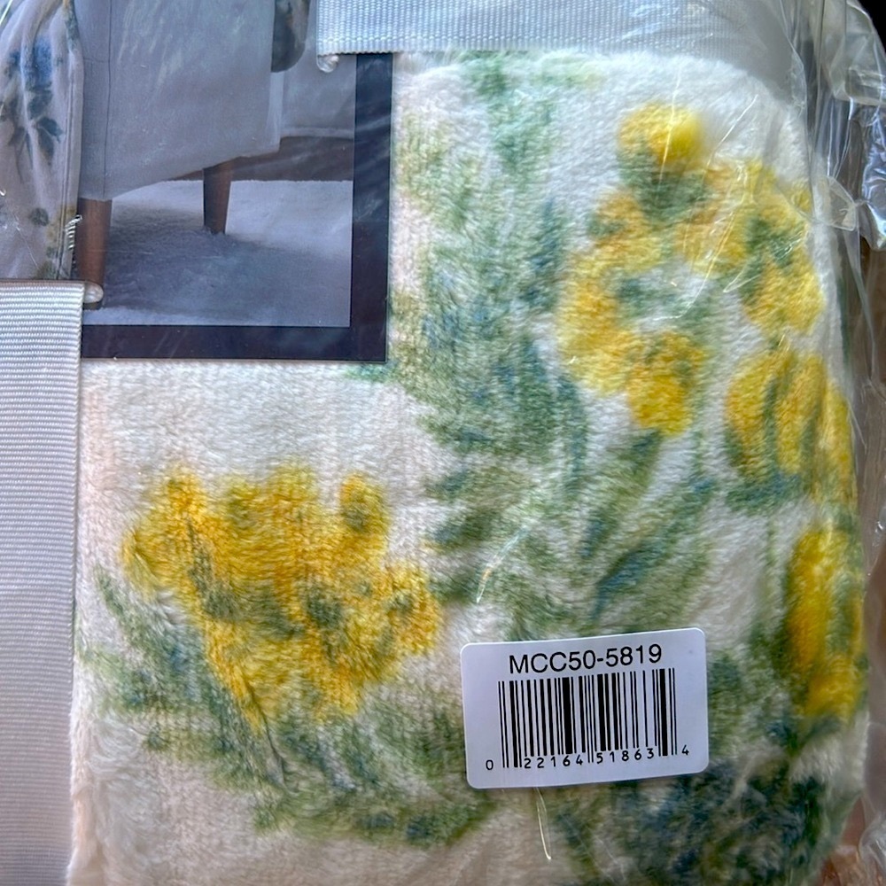 Blue and Yellow Florals Feminine Home Decor Yellow Blue White - Classic Design - Picture 8 of 10